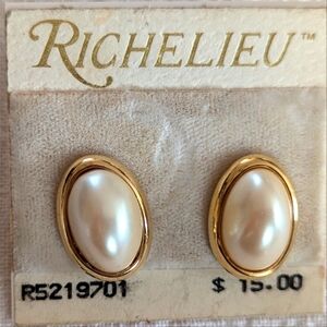 Richelieu Vintage Pearl Costume Earrings